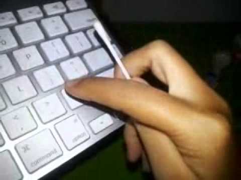 Cara membersihkan keyboard Apple (How to clean your Apple keyboard)