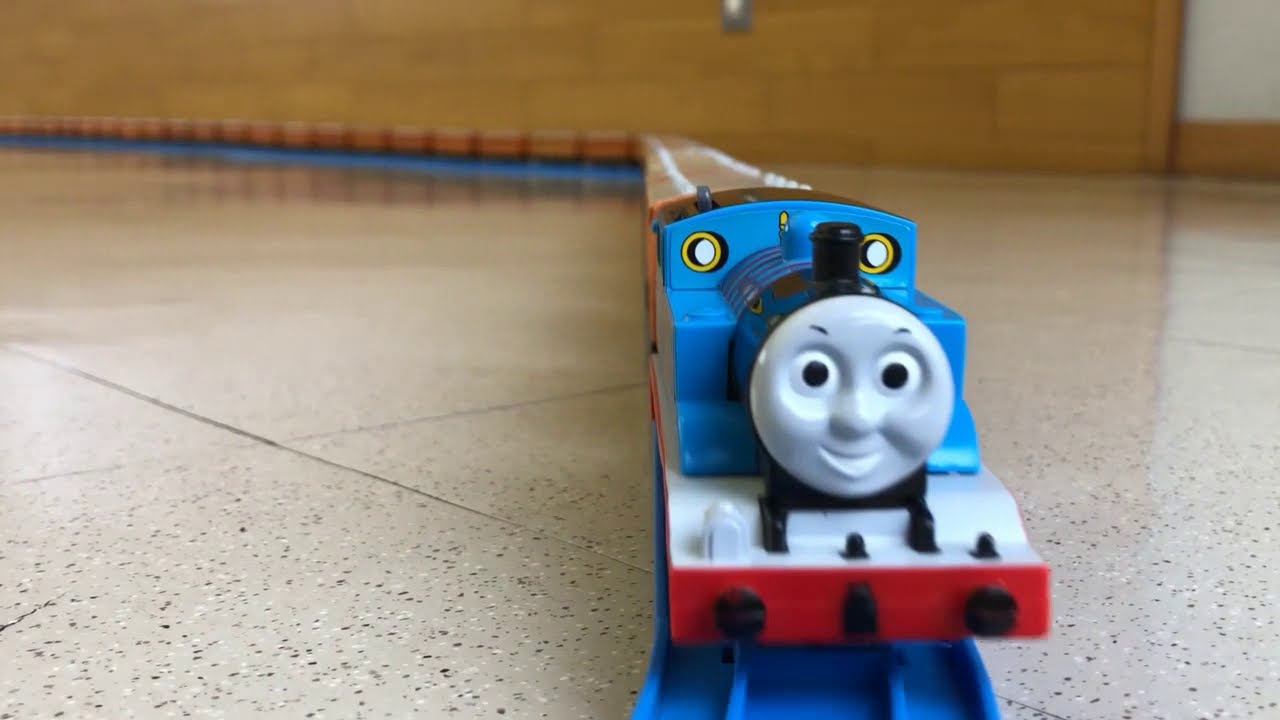 プロペラ飛行機 機関車トーマス　プロペラ折れてしまい　折れた部分紛失 GpRPjFTbYAQ6CKu.jpg:large