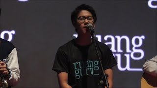 Diiringi Gitar, Begini Penampilan Iqbal Ramadhan Nyanyikan Soundtrack Film Teman Tapi Menikah