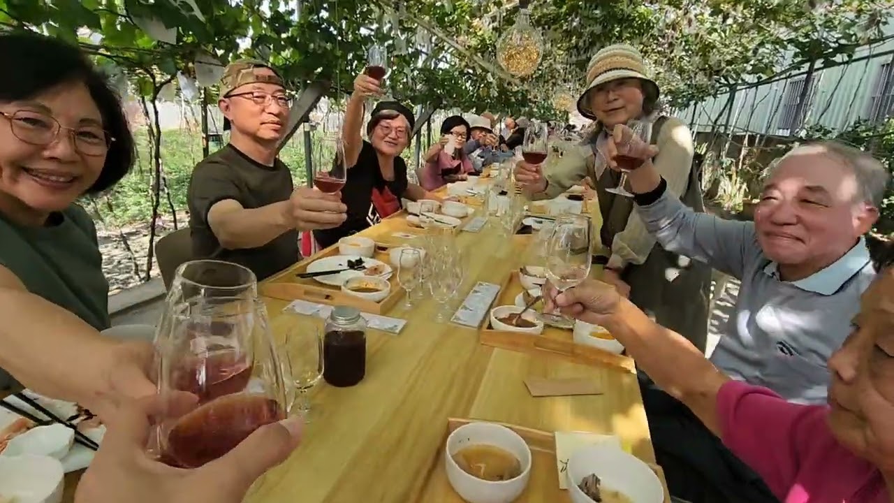 2025/12/24【莊班長旅遊家族】紫藤湖、櫻花歐洲村、路葡萄隧道休閒農場、后豐鐵馬道