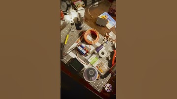 Does your ham shack workbench look like this?  An Empty Desk is an empty mind.