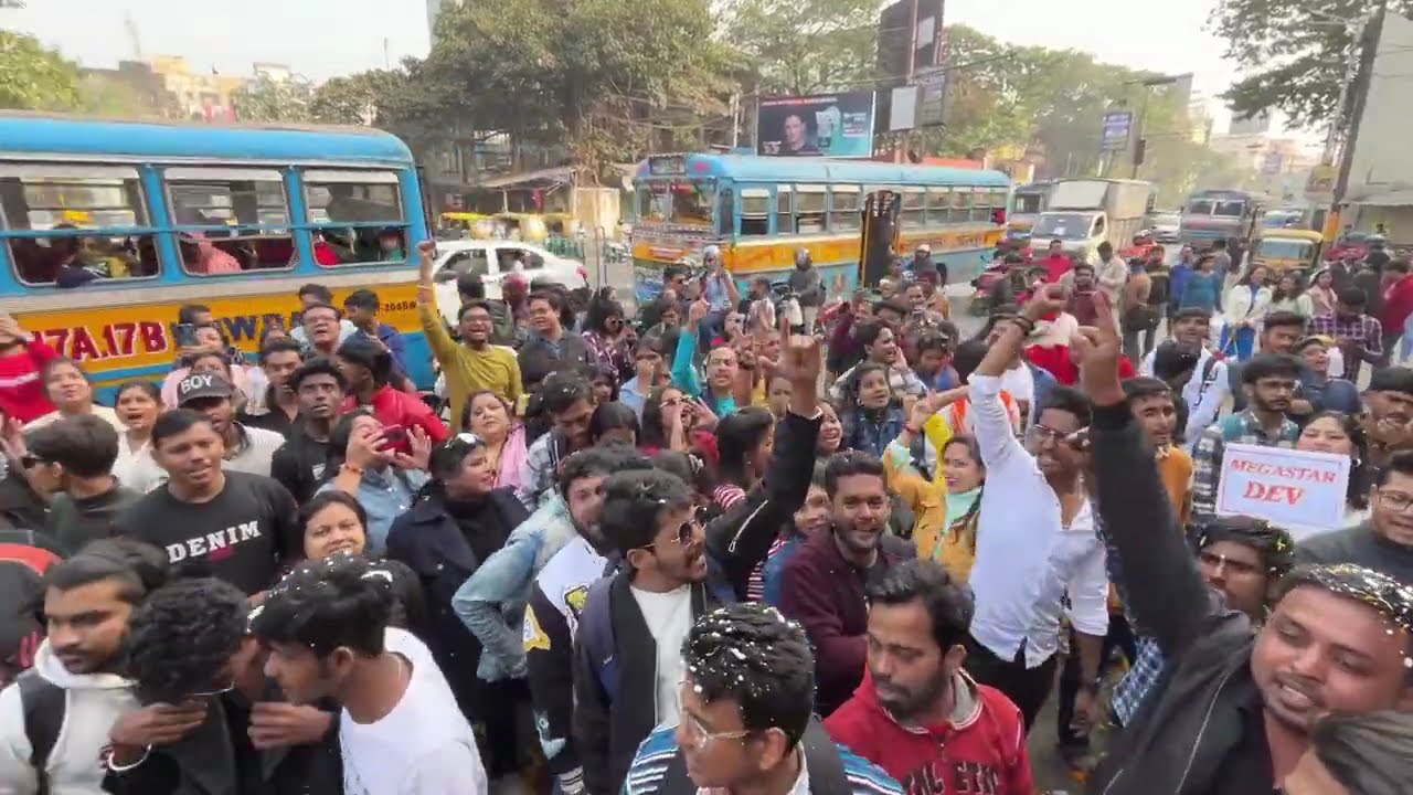 Devদা Huge FDFS Official Celebration Basusree Cinema | Projapati 2