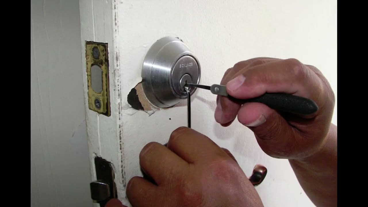 scott the woz gets caught in carsons basement by the lockpicking lawyer