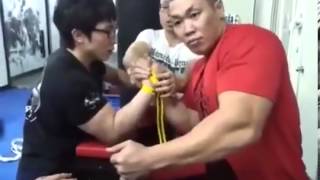Arm wrestling: Guess who will win