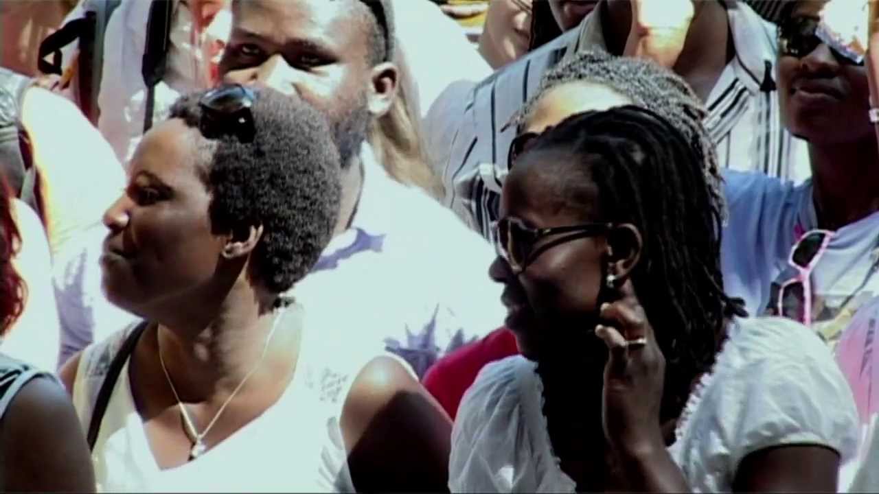 Oliver Mtukudzi - 1 - LIVE at Afrikafestival Hertme 2013