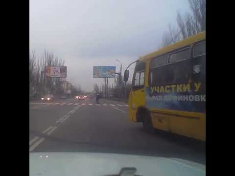 Чуть не сбила машина Чуть не сбила машина