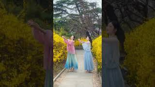 Dance with My Sister in Spring: Learn the Sweetest Moves with Mo Yi Dan