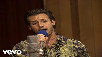 Bill & Gloria Gaither - The Blood Will Never Lose Its Power [Live] ft. Michael English