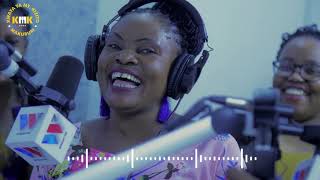 Mt.Kizito Makuburi ndani ya Studio za Wasafi FM katika kipindi cha Wasafi Sunday Worship 25/10/2020