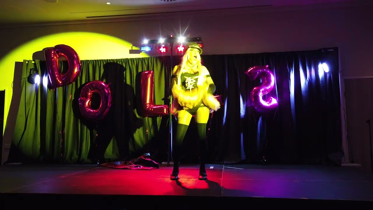 Rayonce #2 performing at Valley of the DOLLS 29-01-2022 @ Porters Plainland Hotel