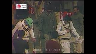 Wasim Akram Finish the innings with Huge Six v Zimbabwe in Qadafi Stadium Lahore 1993