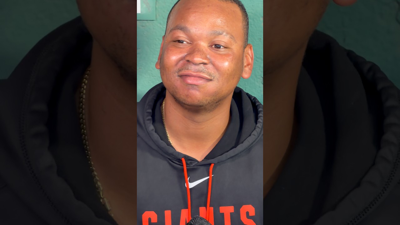 Rafael Devers reacts to being back at Fenway for the first time since the trade 👀