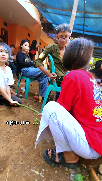 Reva Bule dan Destia sedang main cungklik cungkedang #shorts