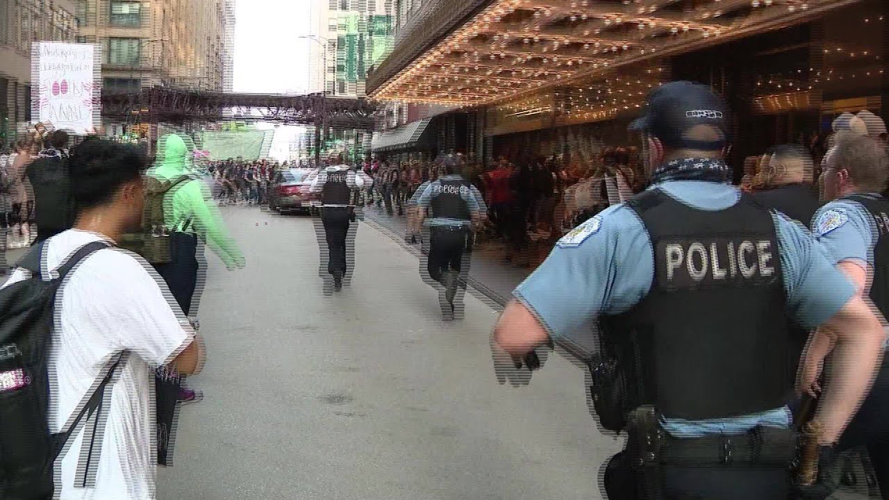 Protesters rally against ICE in downtown Chicago