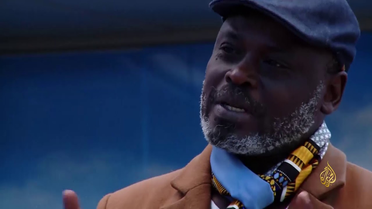 عبد العزيز بَرَكة ساكِن.. غِوايةُ المِقَصّ