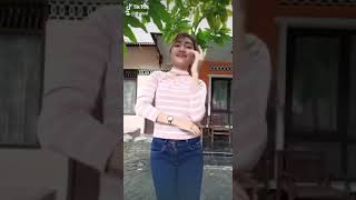 CEWEK SMP SANGE VIRAL