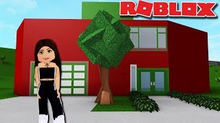 VISITING THE BERRY FAN HOUSE in Bloxburg | Roblox