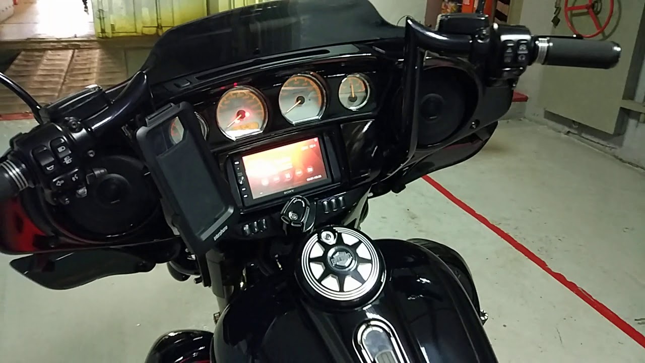 Установка мощной аудиосистемы на Harley-Davidson Street Glide - YouTube
