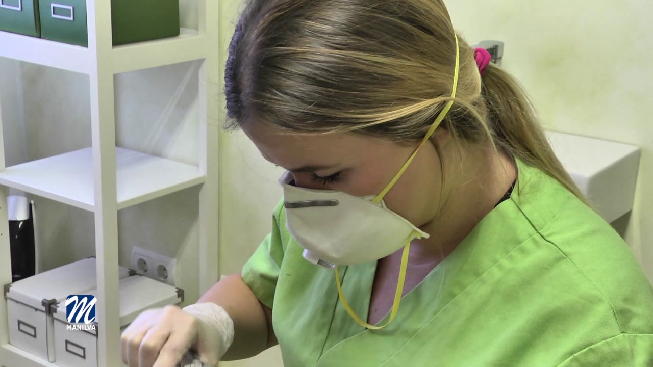 ¿Qué tipos de tratamientos podológicos se llevan a cabo en el centro médico podólogo en la plaza Trafalgar Badalona Llefia?