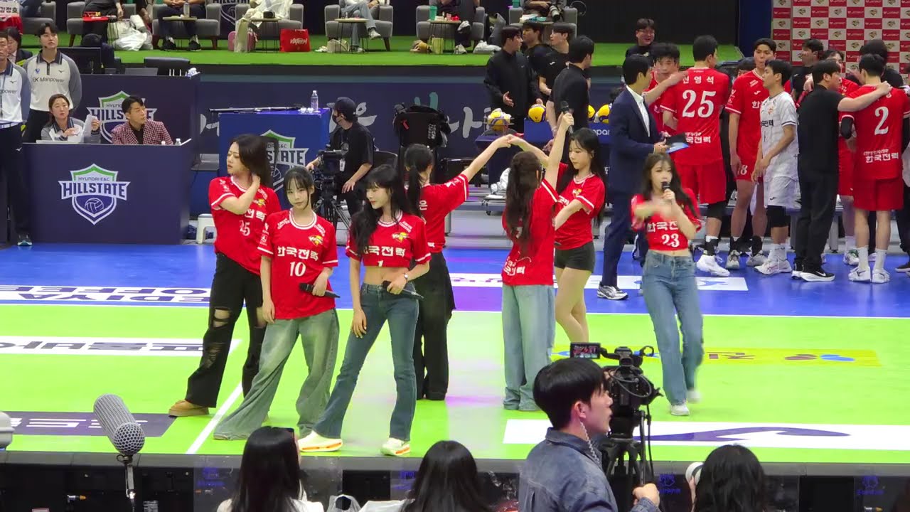 251021 클라씨(CLASS:y) 'SHUT DOWN' 직캠(fancam) @한국전력 배구 KEPCO VIXTORM