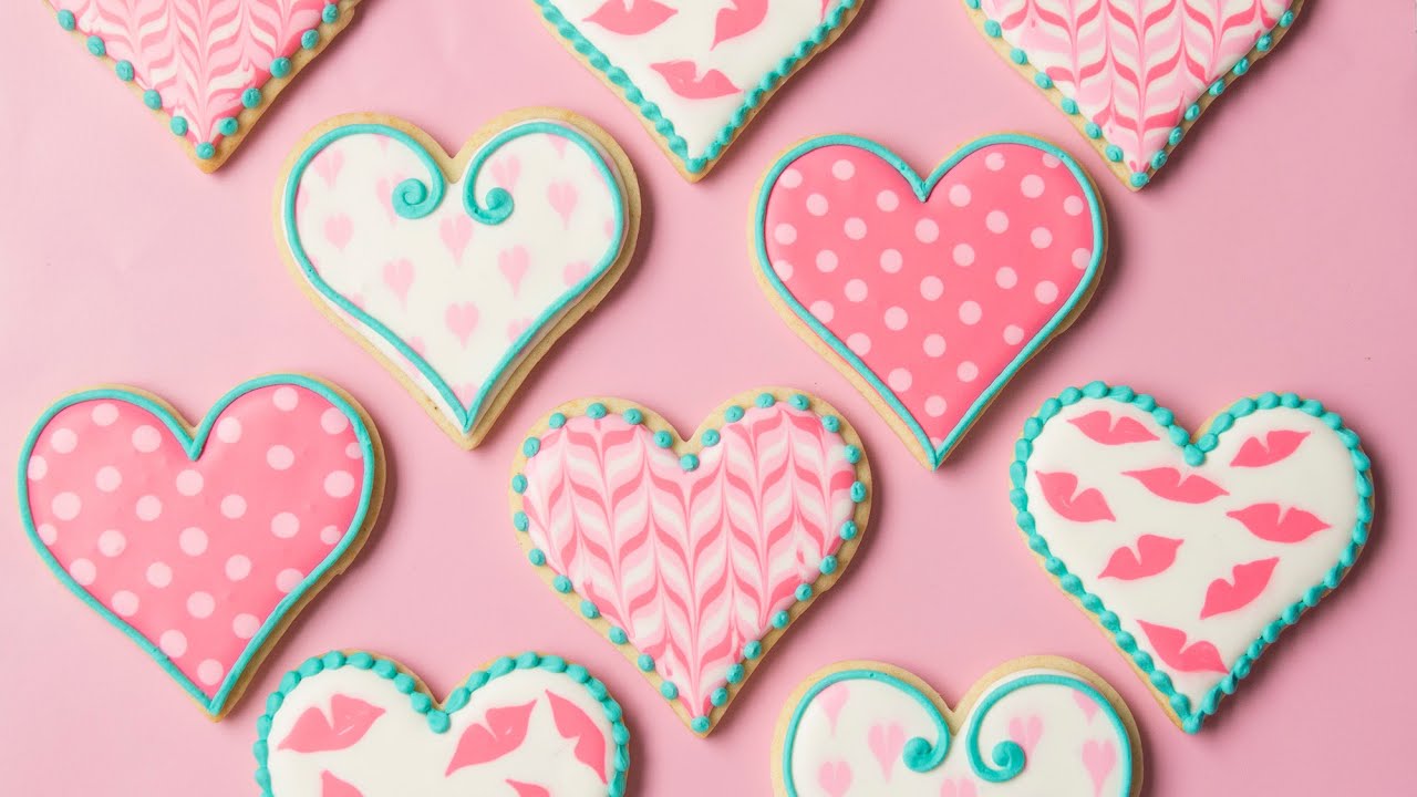 Simple Valentine\'s Day Cookies - My New Cookie Decorating Kit ...