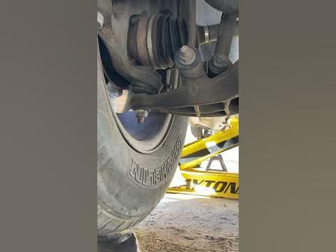 How to diagnose lower and upper ball joint jeep liberty 06 - YouTube