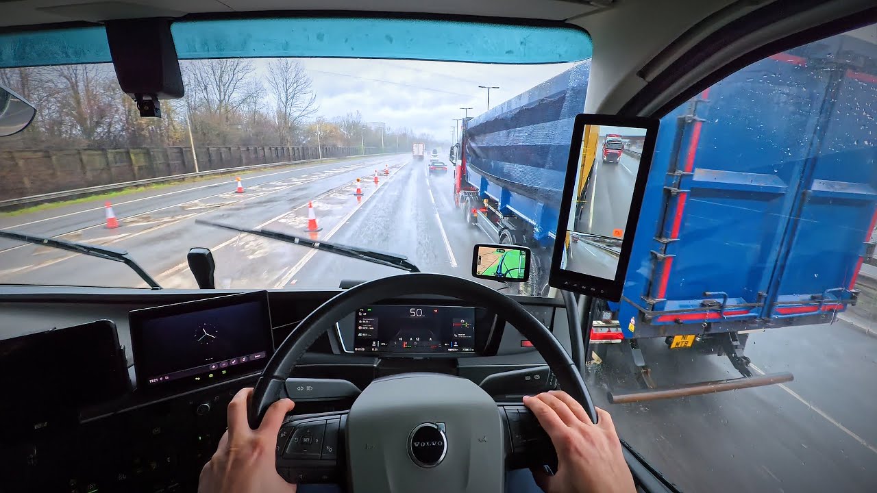 POV Truck Driving /// Birmingham M6 🚚 Rainy Motorway and Fast Traffic