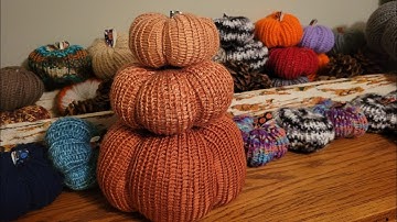 Knitting a pumpkin stack using the ADDI KING and ADDI EXPRESS. Fall decor