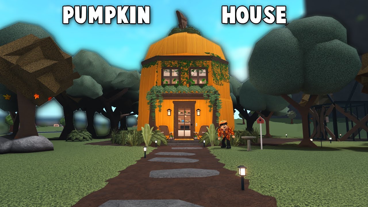 BUILDING MY YEARLY PUMPKIN HOUSE IN BLOXBURG... YouTube
