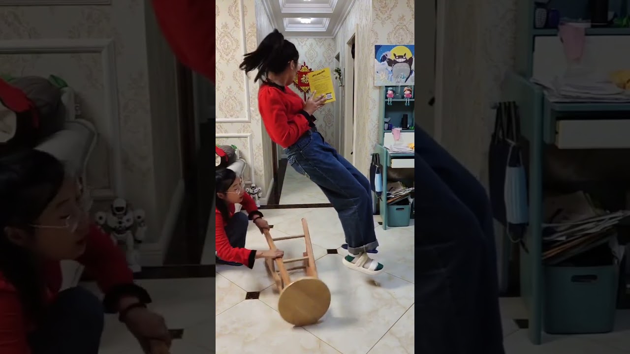 Сестры-близнецы с помощью техники левитации бросают вызов центру тяжести.  Насколько неэффективно