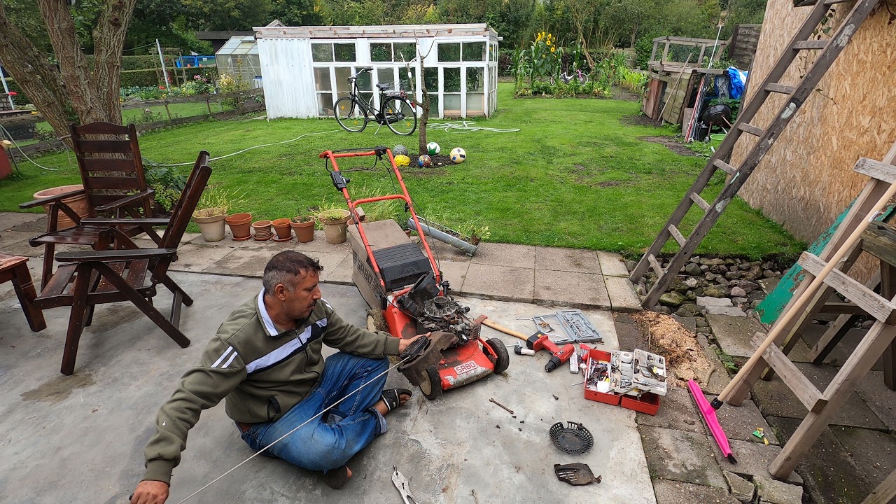 تصليح مكنة جز العشب بعد انقطاع حبل التشغيل وتبديلها بواحد جديد الجزء الثاني