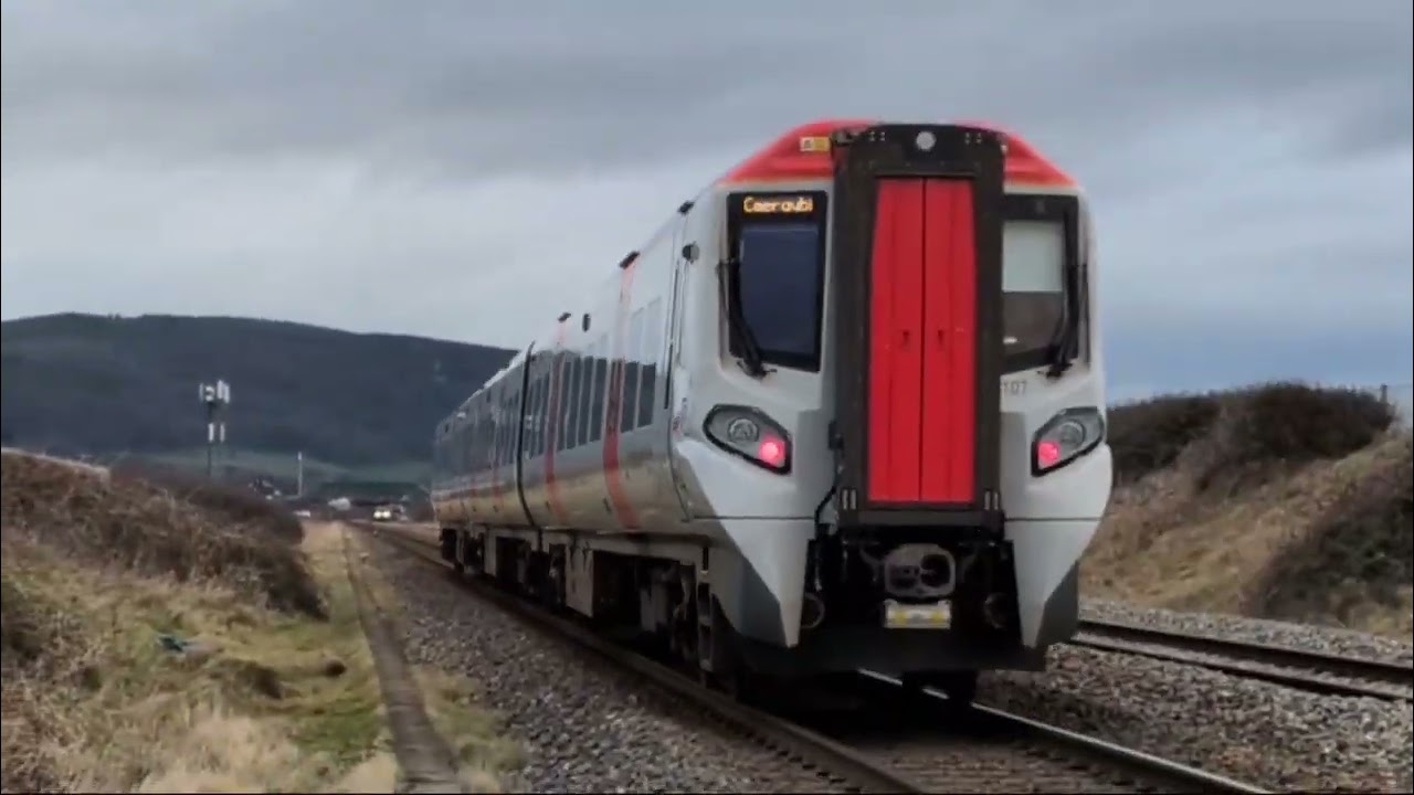 Trains at Abergele & Pensarn NWCL joined by @Thrash-158S 