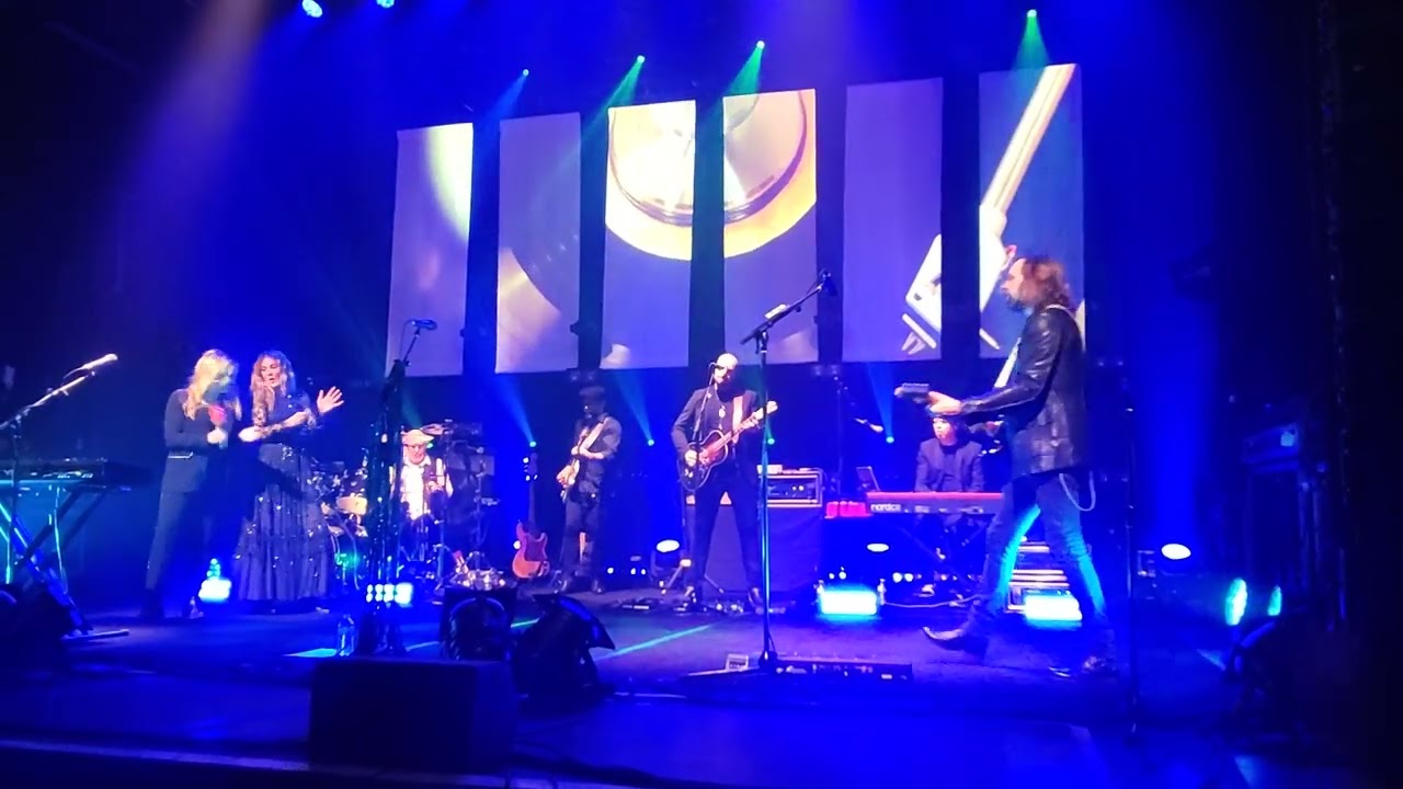 Rumours of Fleetwood Mac - World Turning (Lowestoft, April 2024)