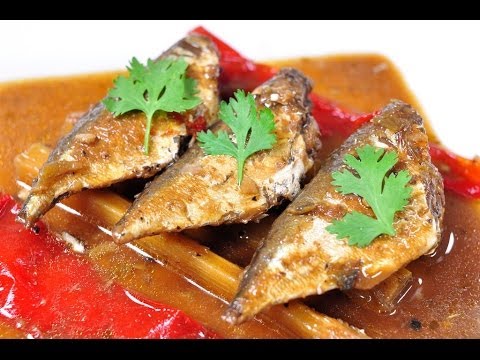 Thai Food - Stewed Mackerel Fish in Salty Soup (Pla Tu Tom Kem)