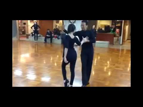 小S 美女明星 和侯永強 冠軍帥哥老師 這段倫巴 小品 覺得是很美好的作品 值得再三 欣賞 學習 珍藏