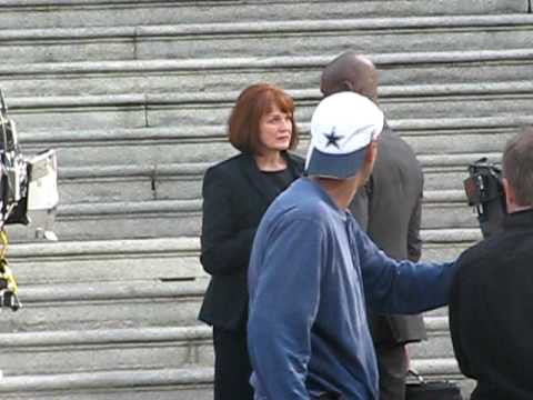 Fringe Se2 Ep1 filming kissing scene- Agent Broyle...