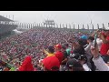 La tribuna cantando Cielito lindo.