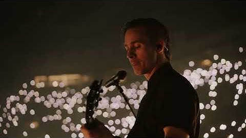 Papa Roach - Leave A Light On (Talk Away The Dark) - (Official Live Music Video)