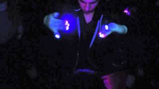 [FNL] [2/25/11] [PM] Gummy Glove Light Show [Emazinglights.com]