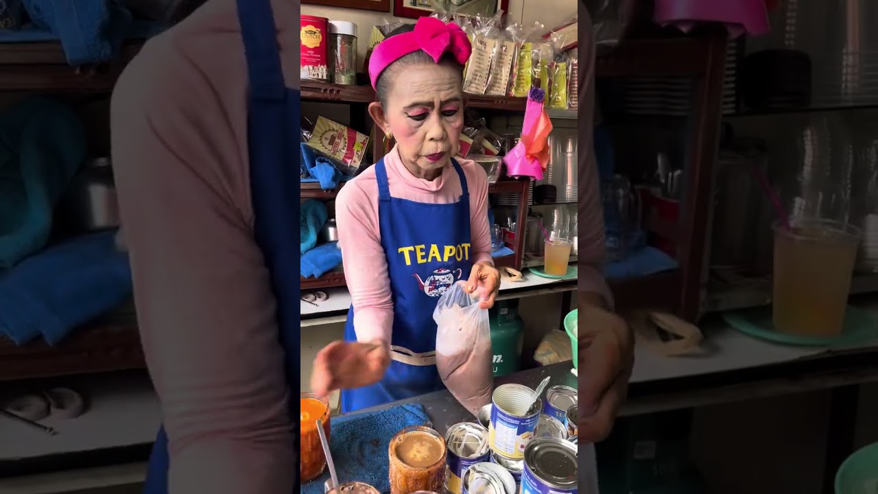 ป้านิดกาแฟโบราณ ร้านป้าปากแดง อยู่ถนนมหรรณพ แถวศาลเจ้าพ่อเสือ เสาชิงช้า