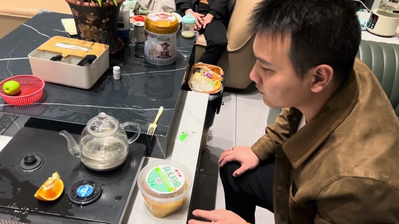 චීන හස්බන්ඩ් මට නූඩ්ල්ස් එකක් හදනවා | Chinese husband is preparing instant noodles for me