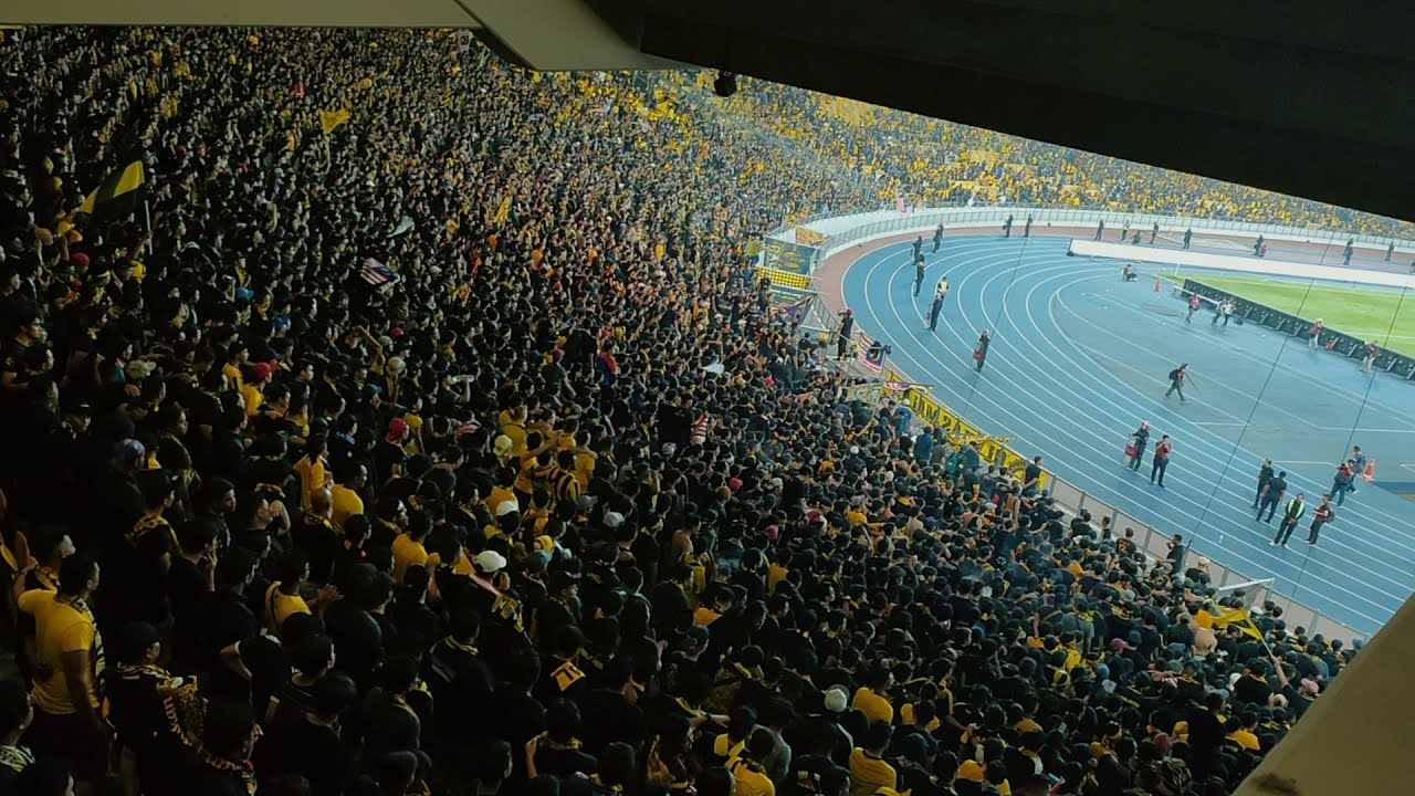 JATUH AIR MATA JANTAN AKU!!! Ultras Malaya chant WARISAN by Sudirman