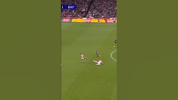 MARTINELLI ROUNDS NEUER & SCORES!