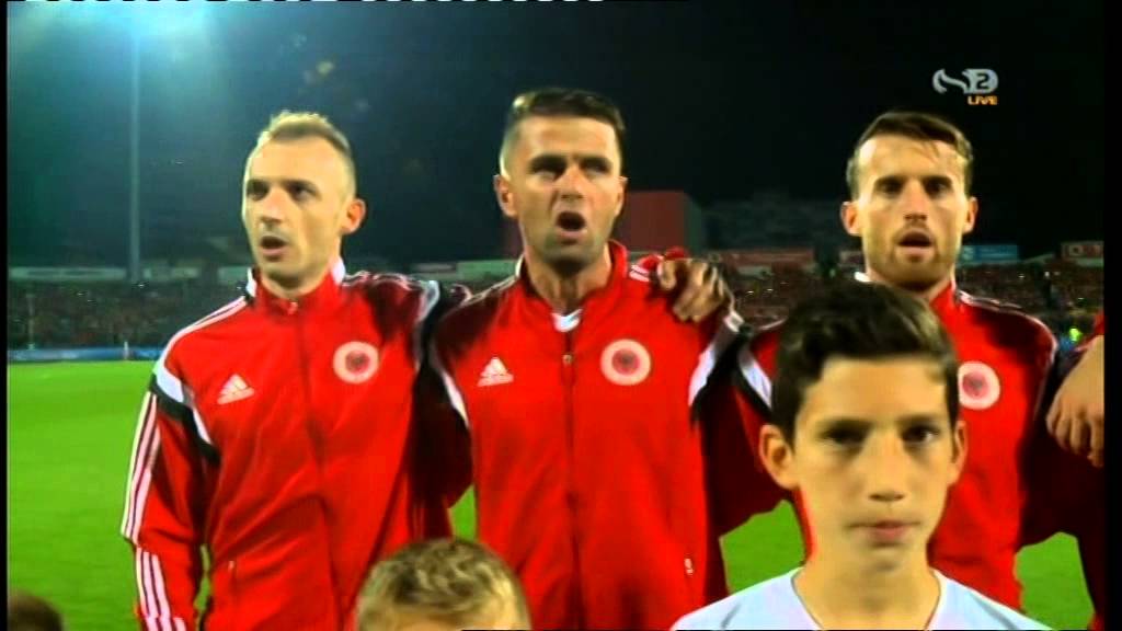 Ndeshja historike e Ballkanit Shqipëri-Serbi, dy skuadrat foto sëbashku- Ora News