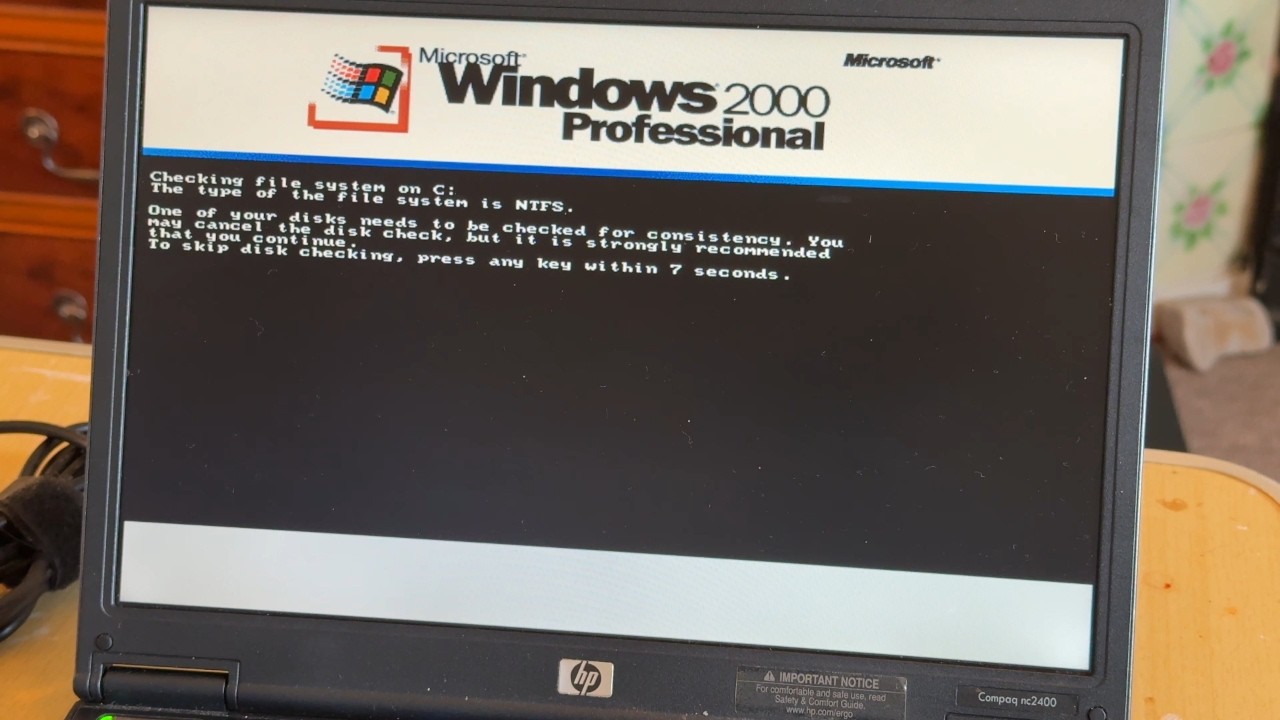 Installing Windows 2000 on a 2006 HP Laptop - YouTube