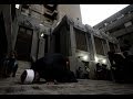 خطيب التحرير يؤدي صلاة المغرب في المعبد اليهودي
