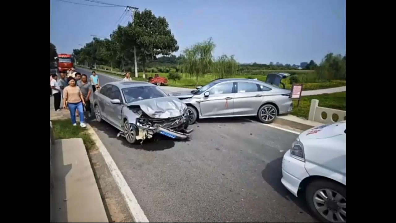 25 Idiots In Cars Caught On Dash Cam 25-idiots-in-cars-caught-on-dash-cam