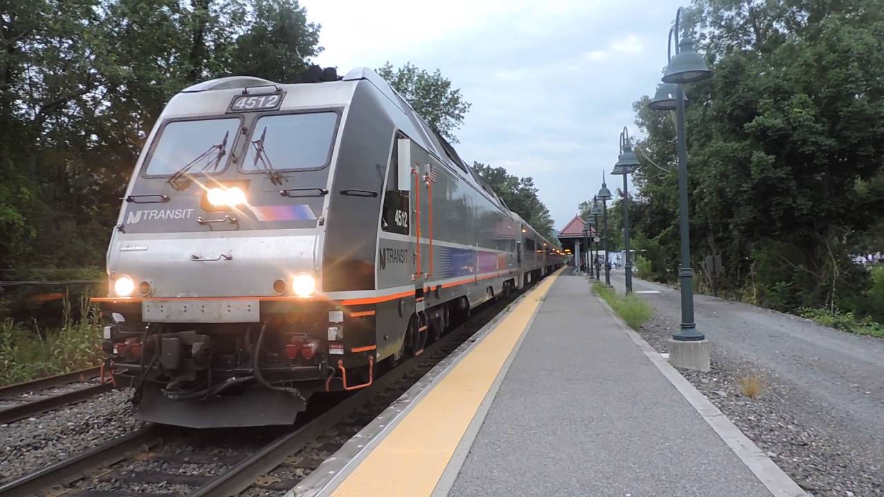 [MTA Metro North / New Jersey Transit] Two Port Jervis Trains at Harriman