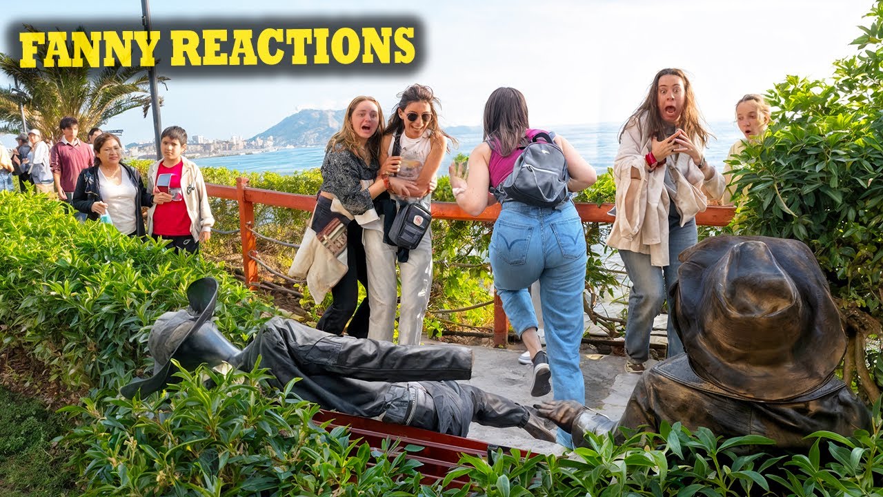 People think they are statues but they get a tremendous surprise 😬🤣