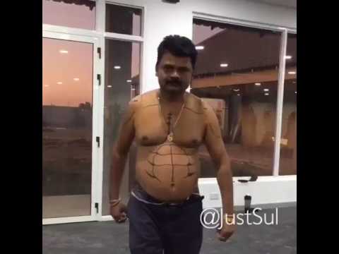 شوف الهندي شايف نفسه